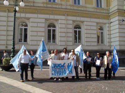 Benevento  - I sindacati di Polizia nei pressi della Prefettura