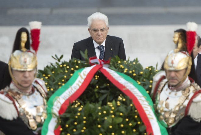 4 Novembre, Festa dell'Unita' Nazionale. Il Presidente Sergio Mattarella depone una corona d'alloro all'Altare della Patria.