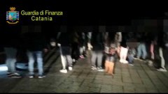 Catania, discoteca abusiva scoperta dalla guardia di finanza: 26 denunciati
