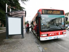 Autobus in servizio di mobilita' urbana
