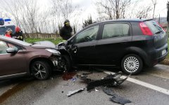 Statale 90 bis: 4 auto coinvolte in un doppio incidente