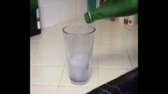 Il bicchiere che non ti aspetti: un'illusione ottica