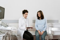 Consultorio - colloquio paziente ginecologa