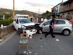 Incidente auto in contrada Pino