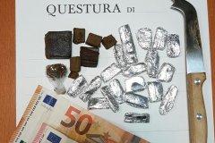 Droga sequestrata al giivane pusher arrestato