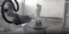 Robot scultore in azione a Carrara