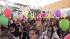 Expo. Sfilata multietnica sul Decumano per la Giornata umanitaria mondiale