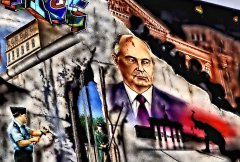 Mikhail Gorbaciov - Nel murales l'abbattimento del Muro di Berlino
