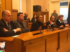 Clemente Mastella in conferenza stampa sulla questione della chiusura delle scuole Bosco Lucarelli e Moscati