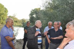 Sopralluogo di Ricci sulle sponde del Calore, accompagnato dal Comitato Quartiere Pantano - San Vitale