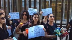 Napoli, docenti in protesta contro i trasferimenti al Nord davanti alla sede Rai