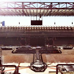 Coldplay in concerto a Milano: allestimento del palco in timelapse