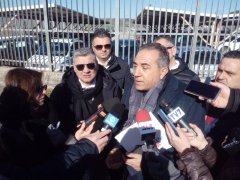 Roberto Santini, segretario nazionale del SINAPPE, dinanzi ai cancelli del Carcere di Capodimonte