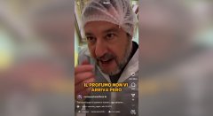 Matteo Salvini nel video postato dal Pastificio Rummo di Benevento (Fotogramma da X del profilo ufficiale)