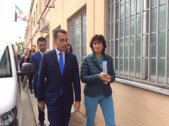 Di Maio e la dirigente scolastica del Rampone