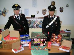 I fuochi pirotecnici illegali sequestrati dai Carabinieri (foto di archivio)