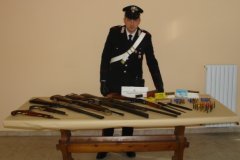 Carabinieri. Sequestro armi e munizioni (foto di archivio)