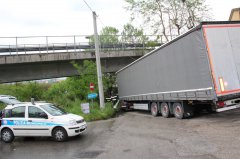 Tir incastrato