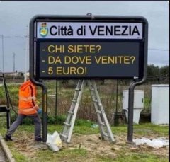 Turisti: ticket di 5euro per entrare a Venezia