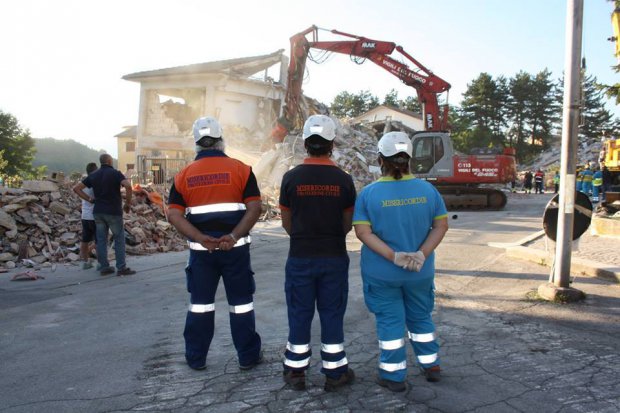 Terremoto. Intervento della Misericordia di Benevento 