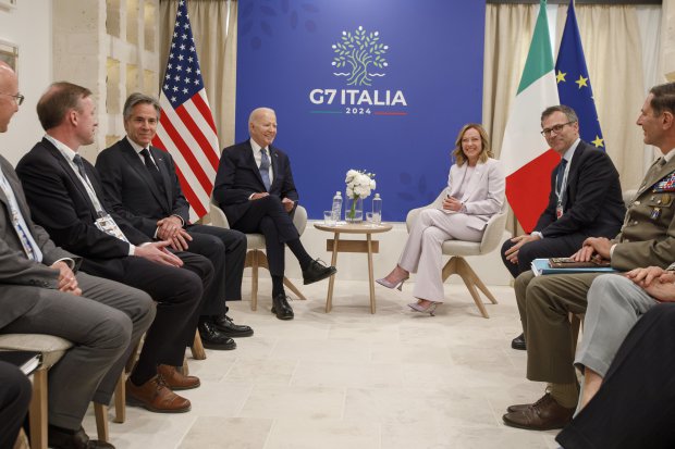 Vertice G7 di Borgo Egnazia 14/06/2024 - Il Presidente del Consiglio Giorgia Meloni incontra, a margine dei lavori, il Presidente degli Stati Uniti d'America, Joe Biden (foto Ufficio Stampa Presidenza del Consiglio CC-BY-NC-SA 3.0 IT)