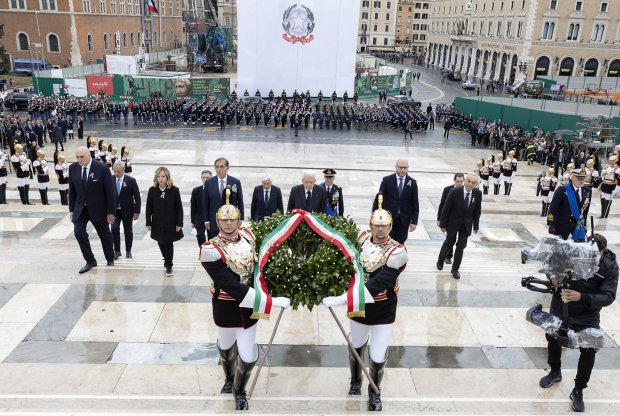 Roma - Altare della Patria - Il Presidente della Repubblica Sergio Mattarella al Monumento del Milite Ignoto in occasione della Festa della Repubblica 2024