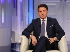 Giuseppe Conte dialoga con il PD